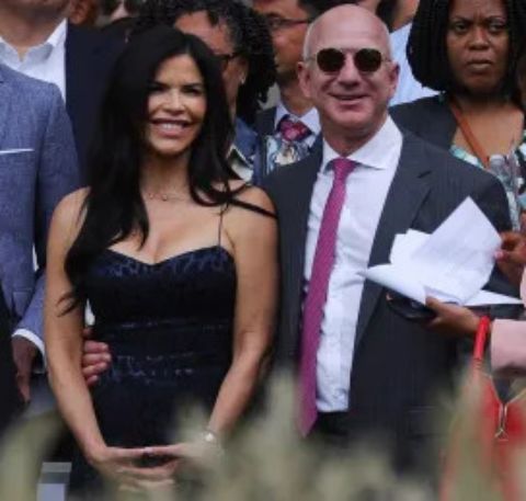 Jeff Bezos and his girlfriend, Lauren Sanchez, attended MIT's commencement event, where his son studies.